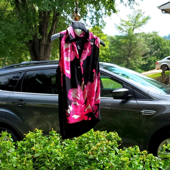 3/$20 - INC sleeveless hi-low top - Picture 3 of 7